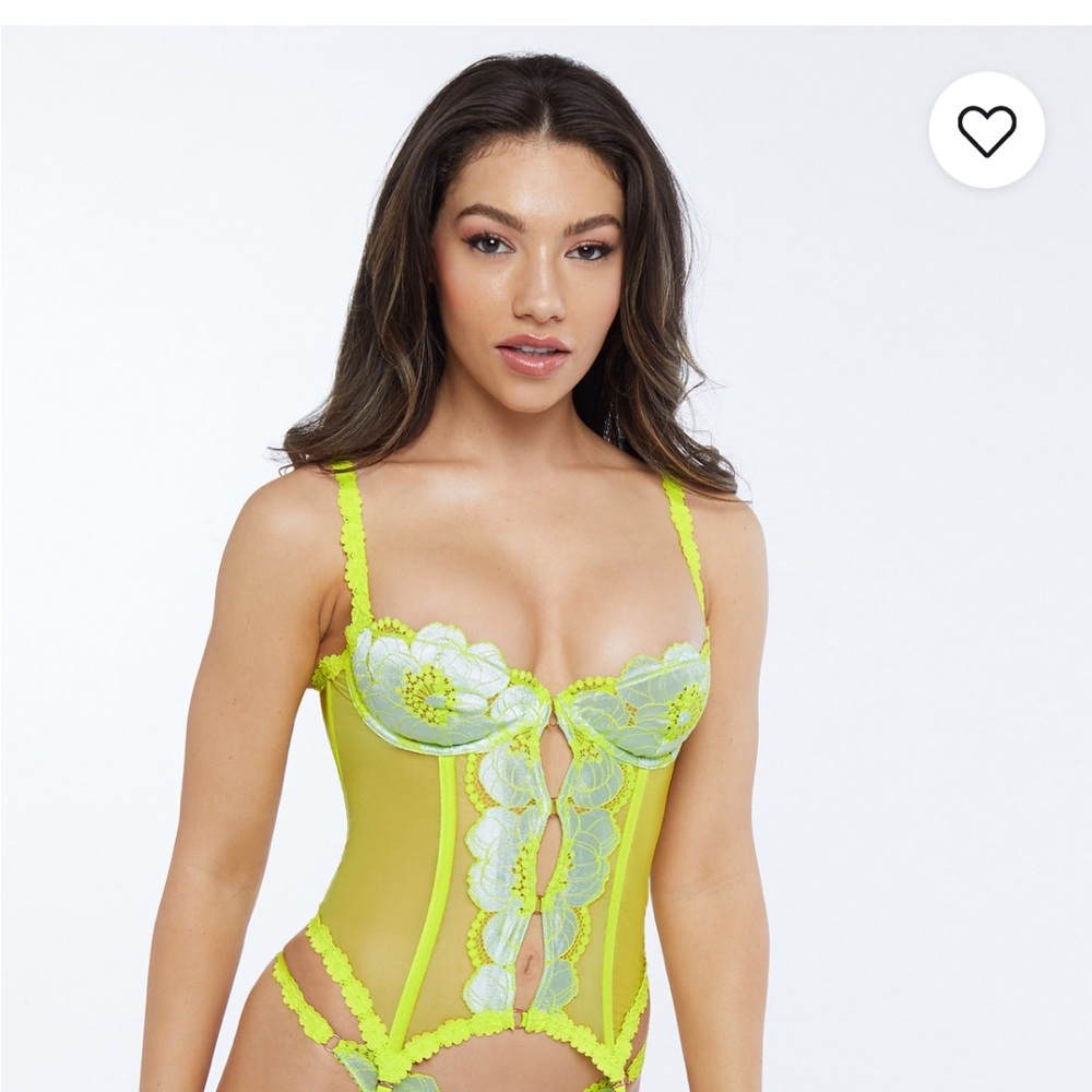 PERFECT POPPIES LACE BUSTIER WITH GARTER. Lime green Savage X Fenty Corset.
